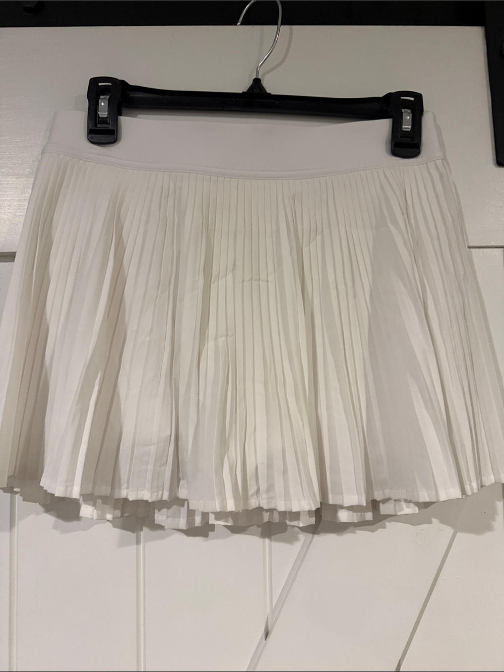 Lululemon Pleated White Women’s Skirt Size 8
